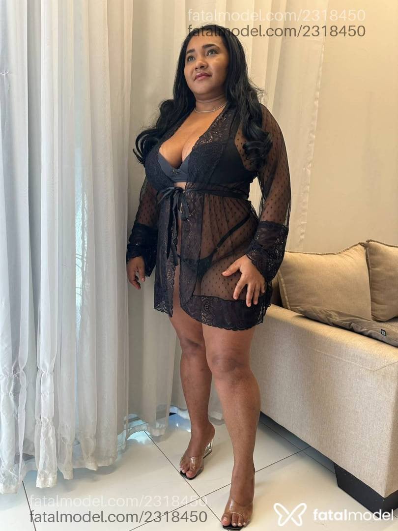Acompanhante mulher com cabelo castanho de olhos pretos - Solange