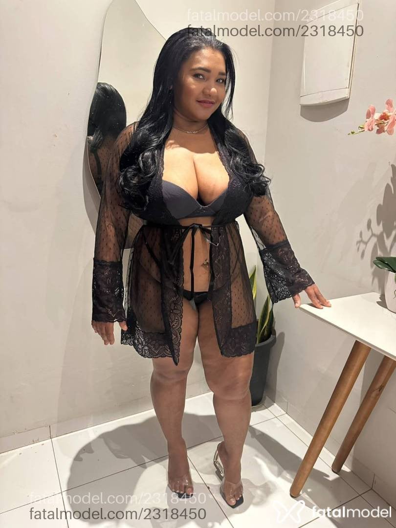 Acompanhante mulher com cabelo castanho de olhos pretos - Solange