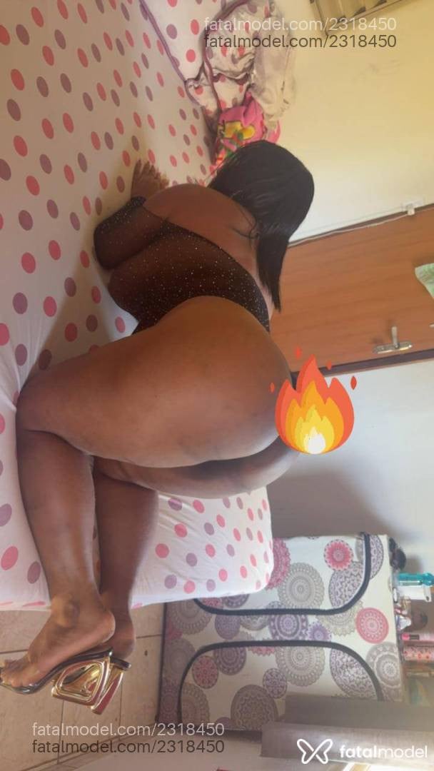 Acompanhante mulher com cabelo castanho de olhos pretos - Solange