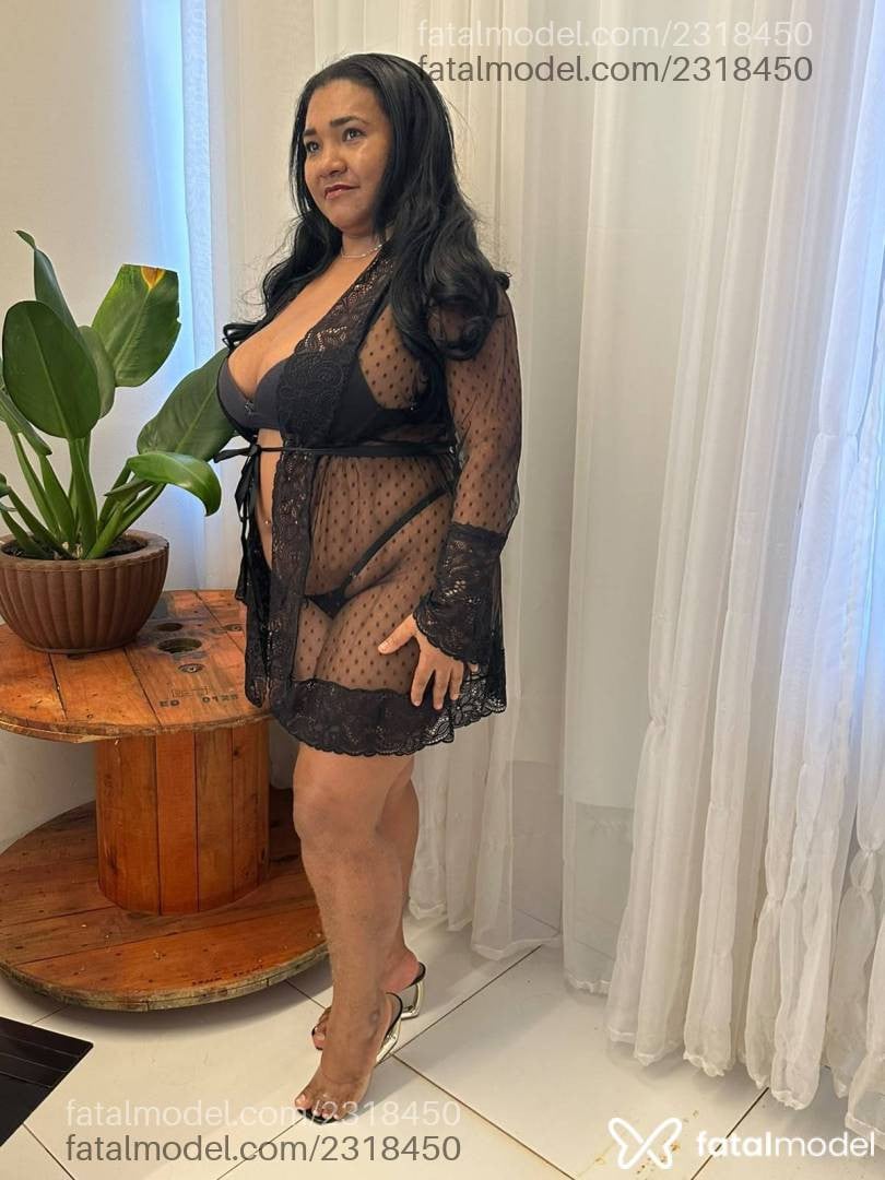 Acompanhante mulher com cabelo castanho de olhos pretos - Solange