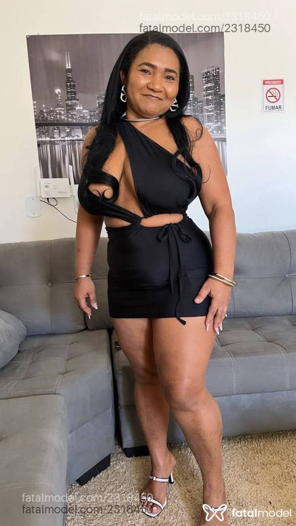 Acompanhante mulher com cabelo castanho de olhos pretos - Solange