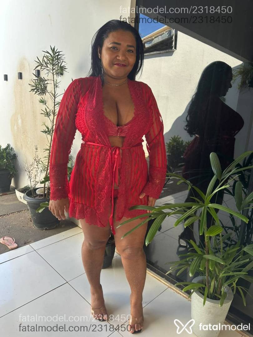 Acompanhante mulher com cabelo castanho de olhos pretos - Solange