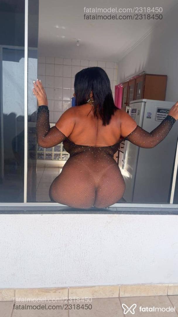 Acompanhante mulher com cabelo castanho de olhos pretos - Solange