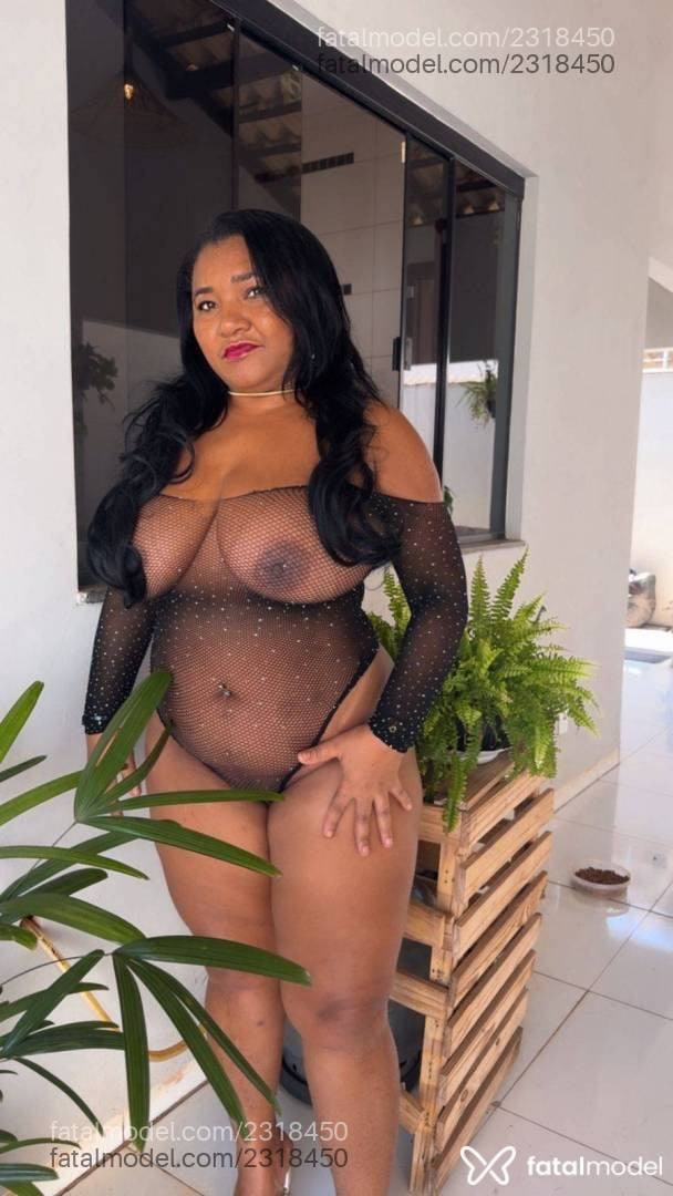 Acompanhante mulher com cabelo castanho de olhos pretos - Solange