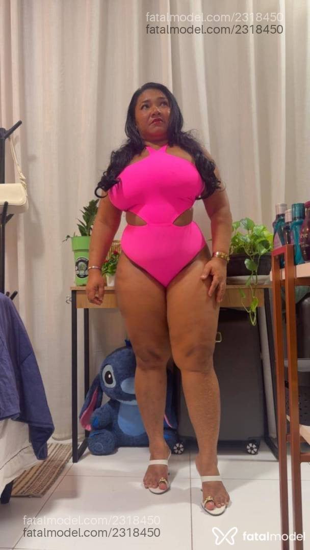 Acompanhante mulher com cabelo castanho de olhos pretos - Solange