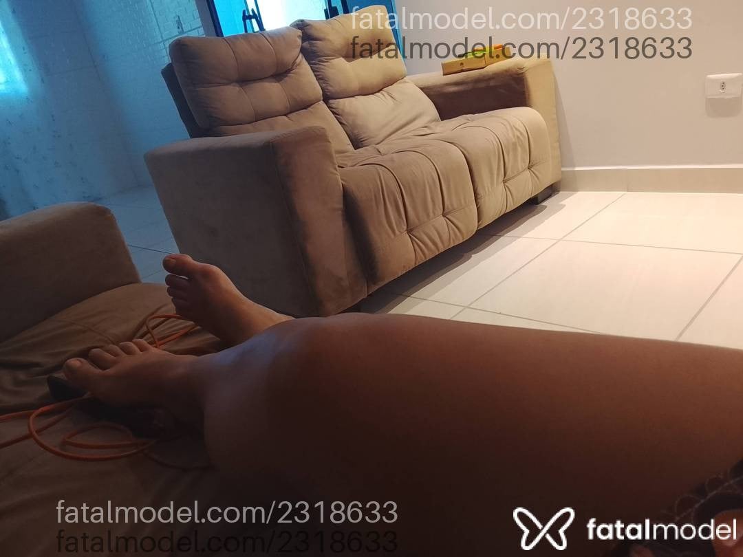 Acompanhante mulher com cabelo castanho de olhos castanhos - Taty Souza
