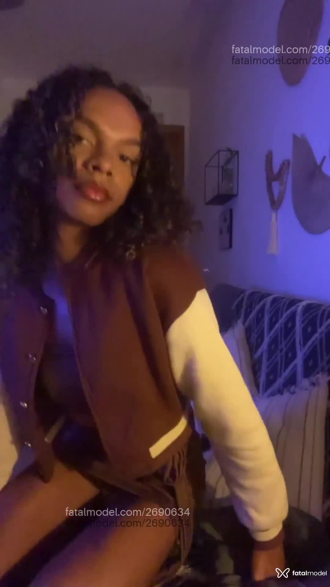 Acompanhante mulher trans morena (o) de olhos pretos em São Paulo - Preta Rara