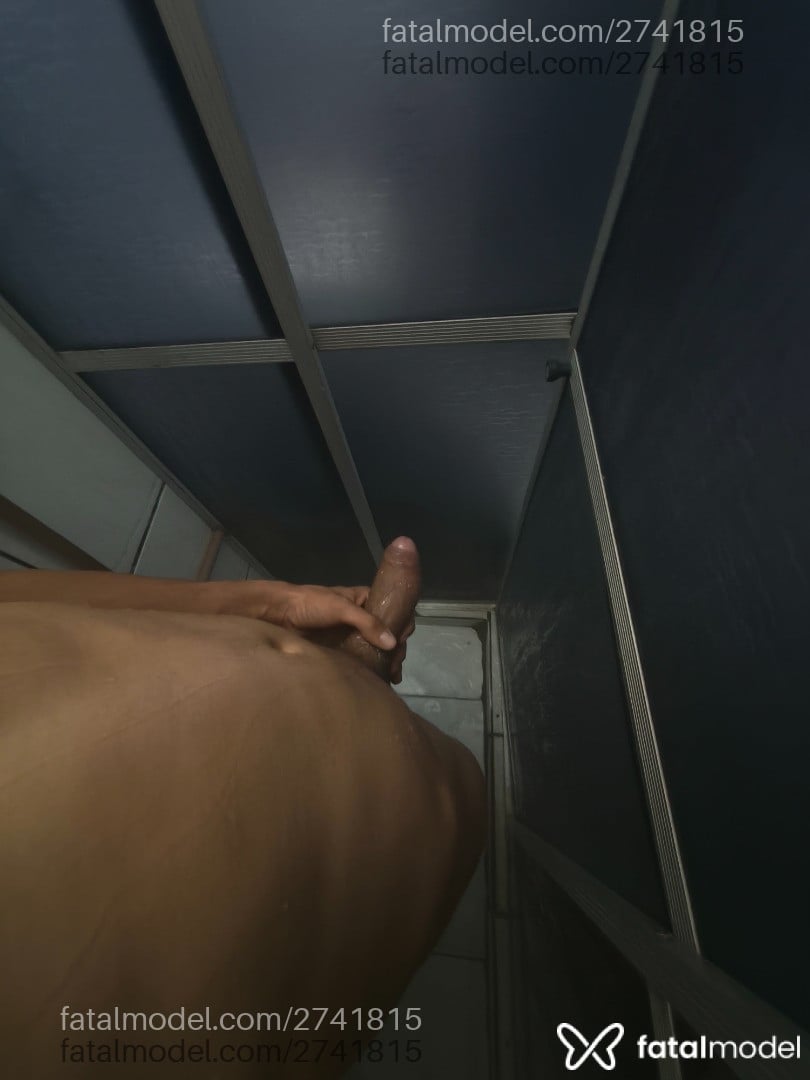 Acompanhante homem com cabelo castanho de olhos castanhos em Veranópolis Acompanhante homem com cabelo castanho de olhos castanhos em Veranópolis - Oii