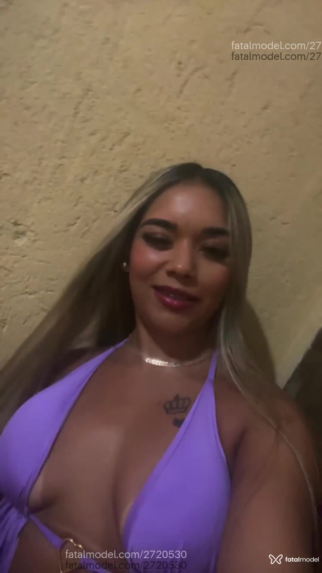 Acompanhante mulher loira (o) de olhos castanhos - Luna Stephanie