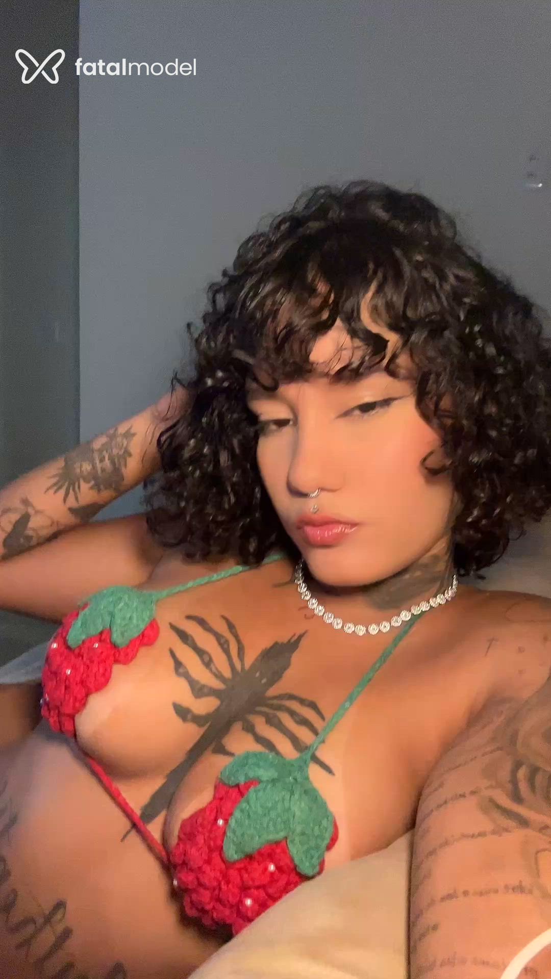 Acompanhante mulher morena (o) de olhos pretos - Kali