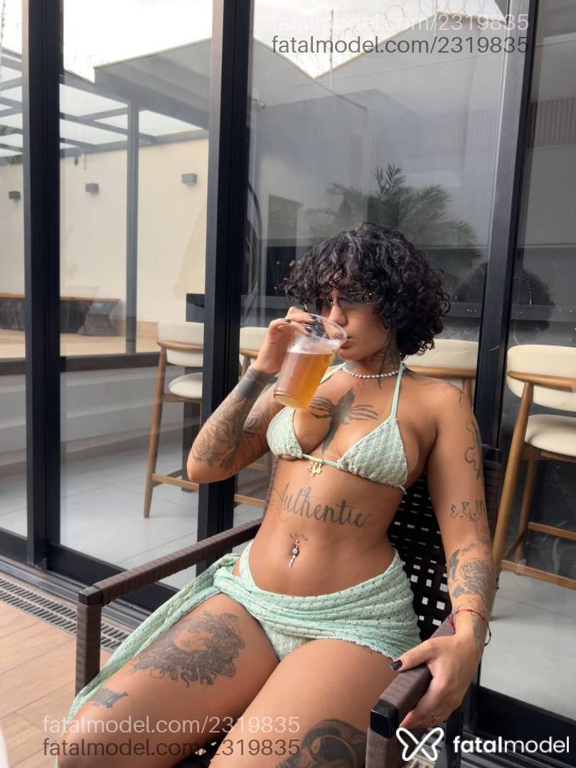 Acompanhante mulher morena (o) de olhos pretos - Akemi