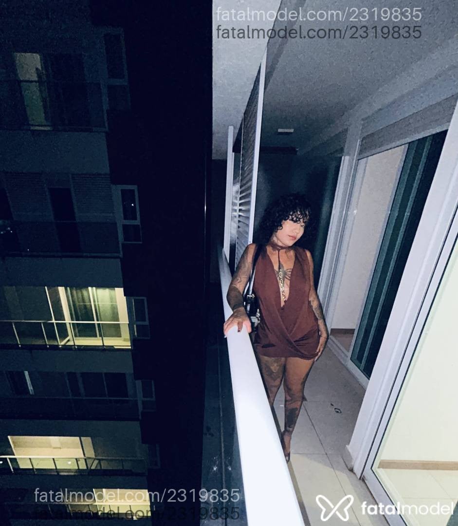 Acompanhante mulher morena (o) de olhos pretos - Kali