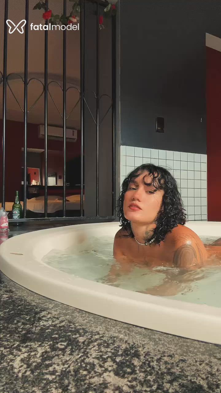 Acompanhante mulher morena (o) de olhos pretos - Kali