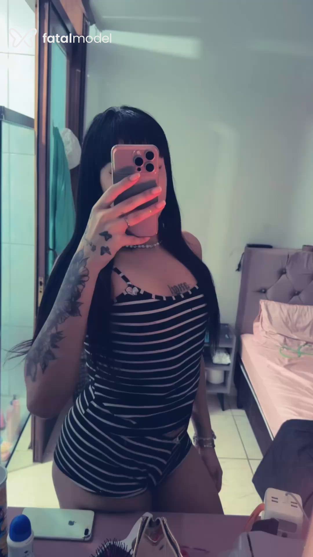 Acompanhante mulher trans morena (o) de olhos pretos - Luiza Bianchessi