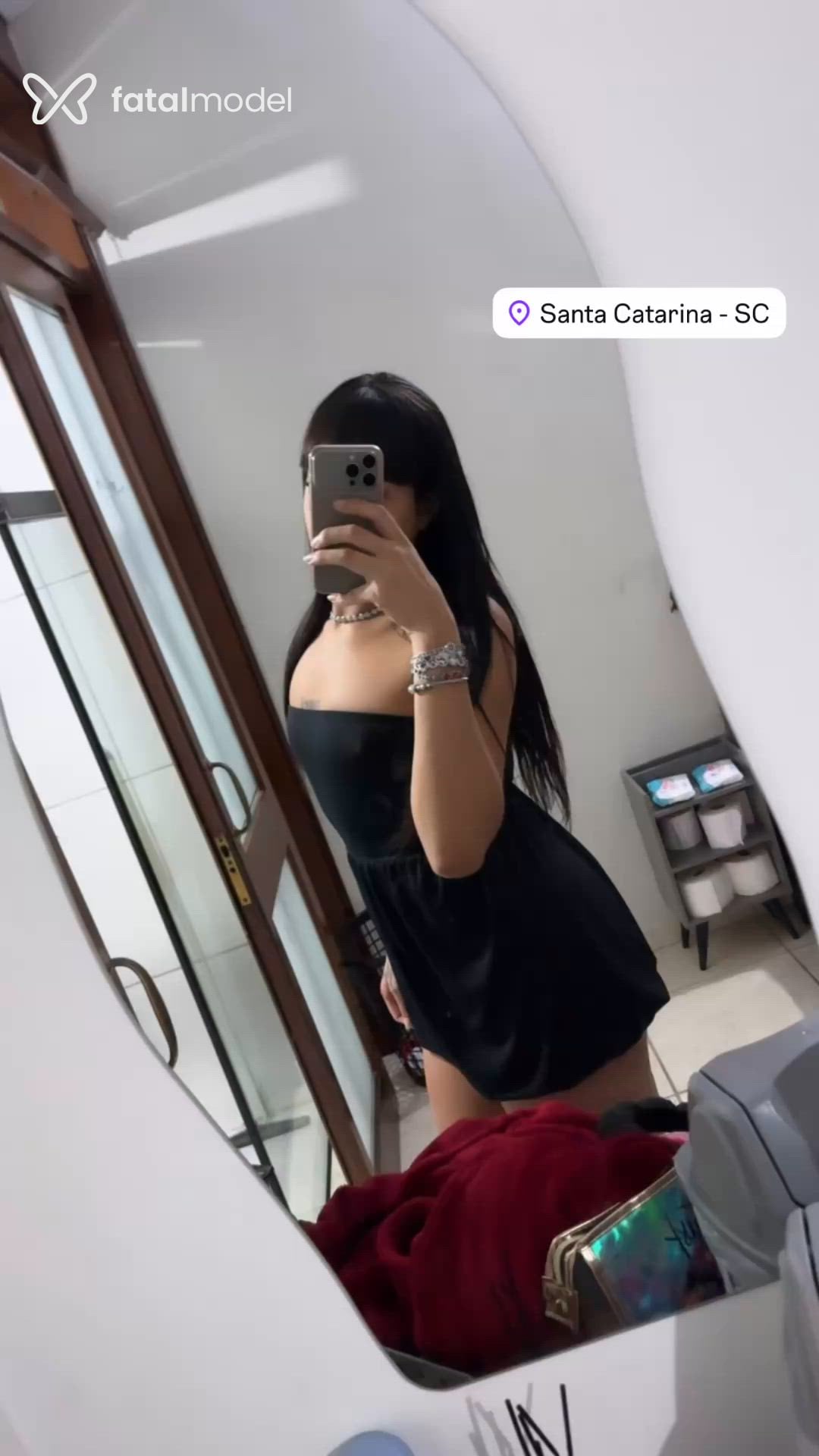 Acompanhante mulher trans morena (o) de olhos pretos - Luiza Bianchessi