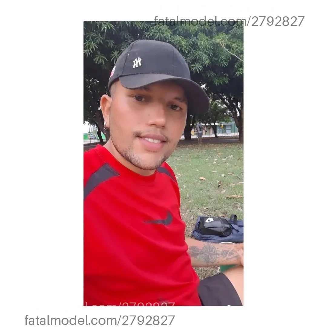 Acompanhante não-binário com cabelo castanho de olhos pretos em Porto Velho - Tutu