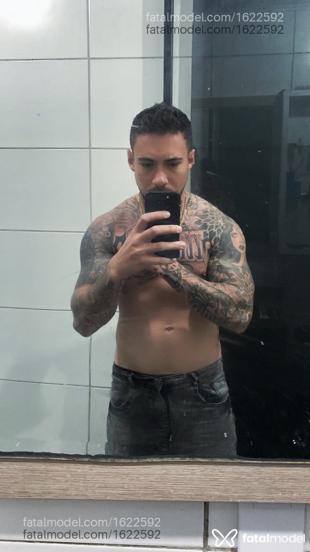 Acompanhante homem morena (o) de olhos castanhos em Balneário Camboriú - Gustavo soares