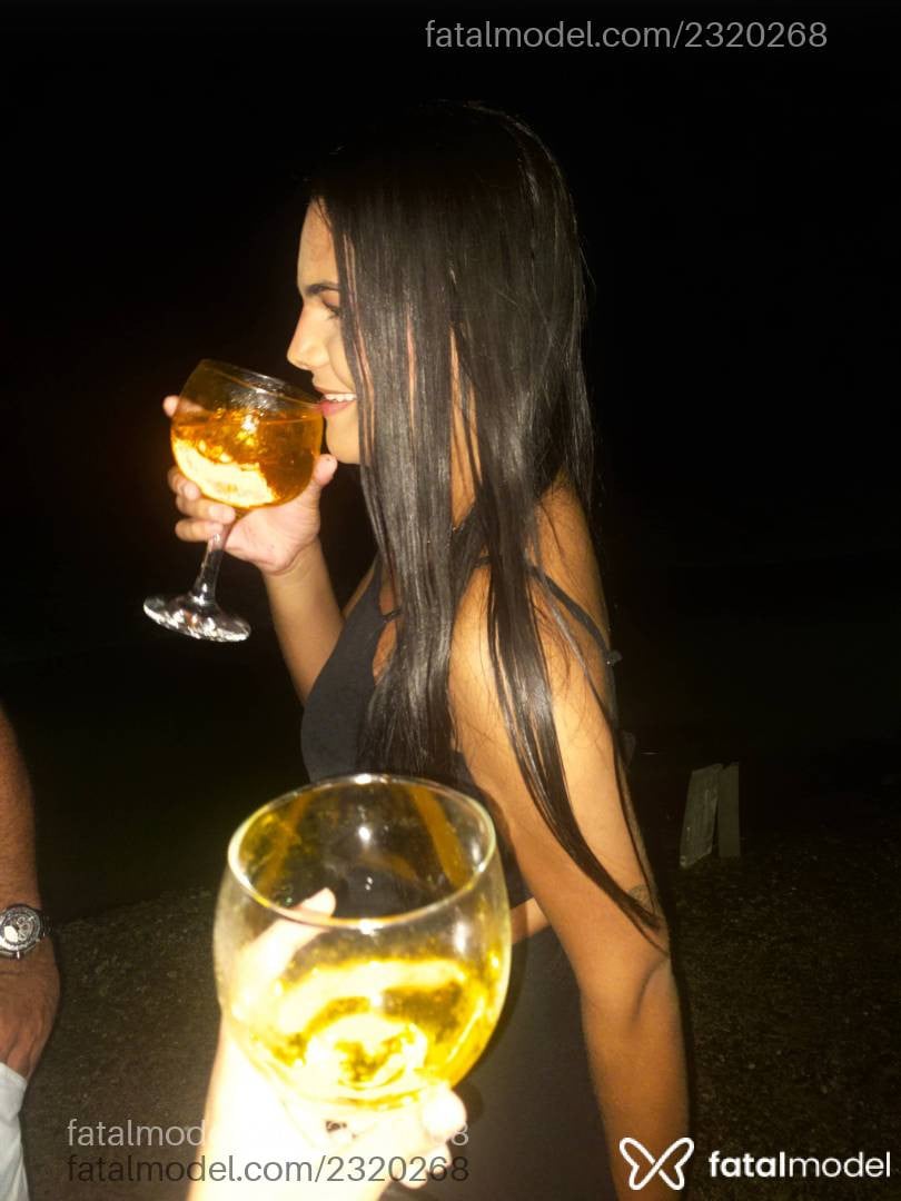 Acompanhante mulher trans morena (o) de olhos castanhos - Yara Nascimento