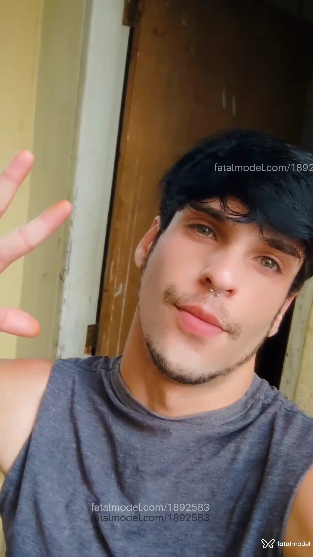 Acompanhante homem morena (o) de olhos verdes - Gustavinho Acompanhante homem morena (o) de olhos verdes - Gustavinho