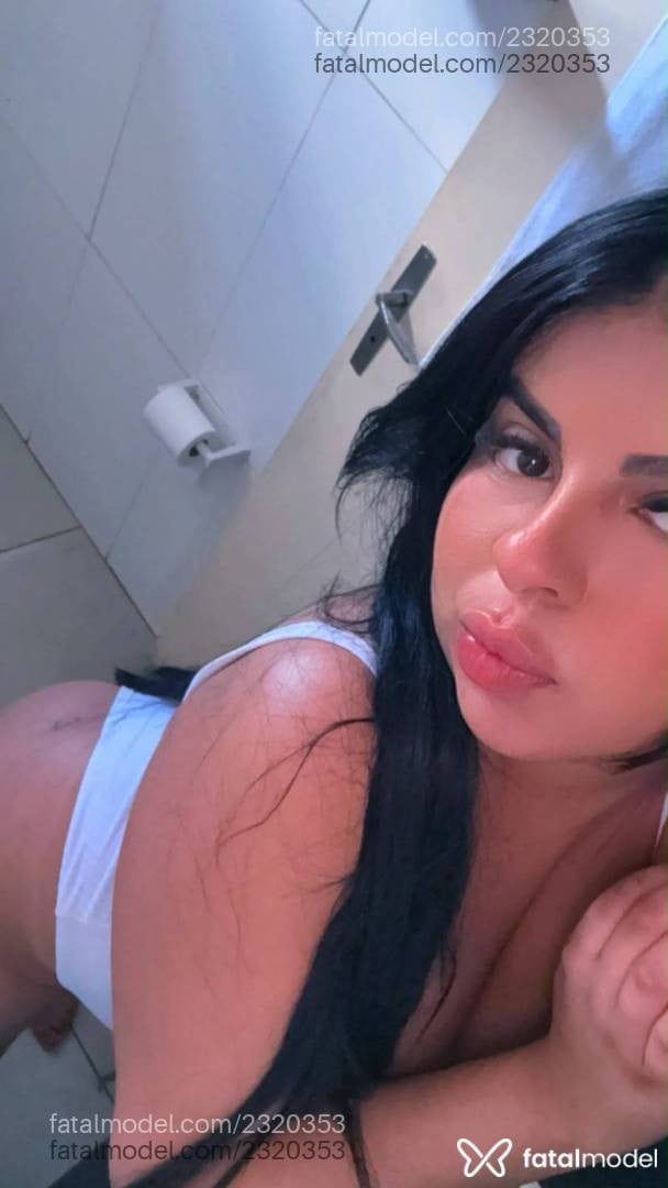 Acompanhante mulher com cabelo castanho de olhos pretos - Bruna