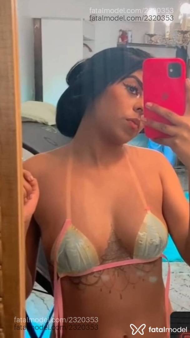 Acompanhante mulher com cabelo castanho de olhos pretos - Alicie
