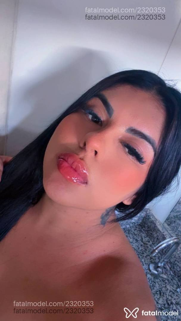 Acompanhante mulher com cabelo castanho de olhos pretos - Alice Acompanhante mulher com cabelo castanho de olhos pretos - Alice