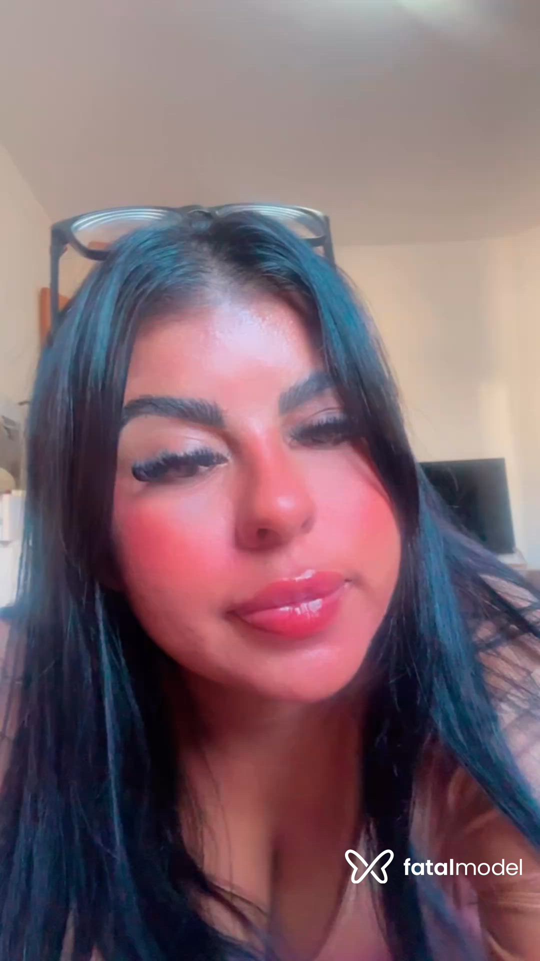Acompanhante mulher com cabelo castanho de olhos pretos - Alice Acompanhante mulher com cabelo castanho de olhos pretos - Alice