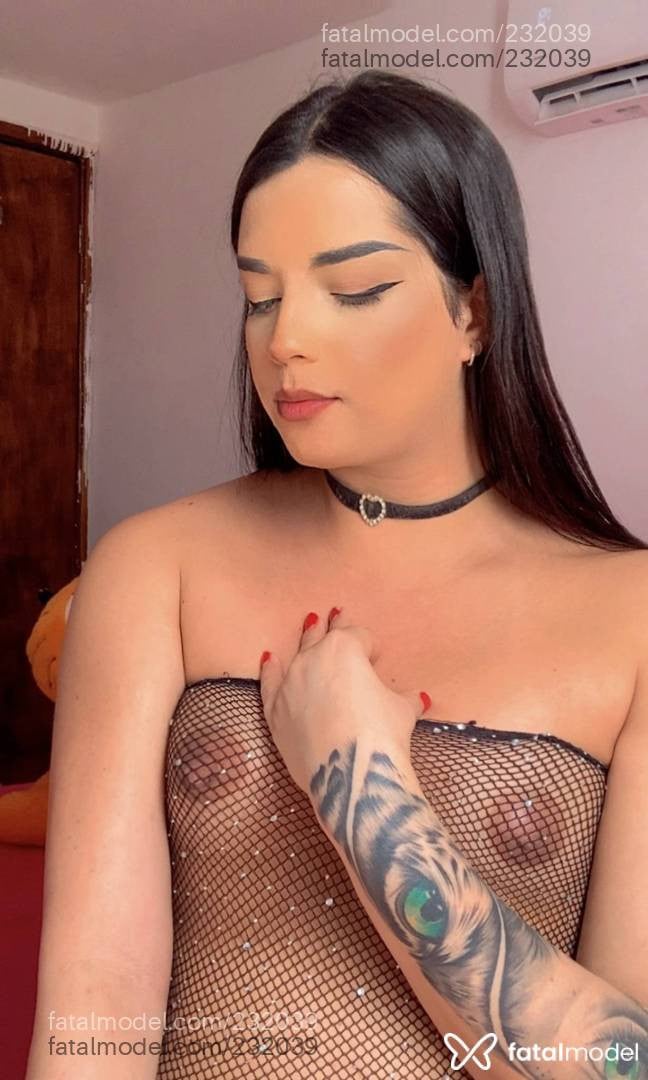 Acompanhante mulher trans morena (o) de olhos castanhos - Arielly Heloíse