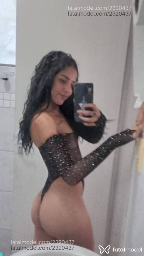 Acompanhante mulher morena (o) de olhos pretos - Heloisa