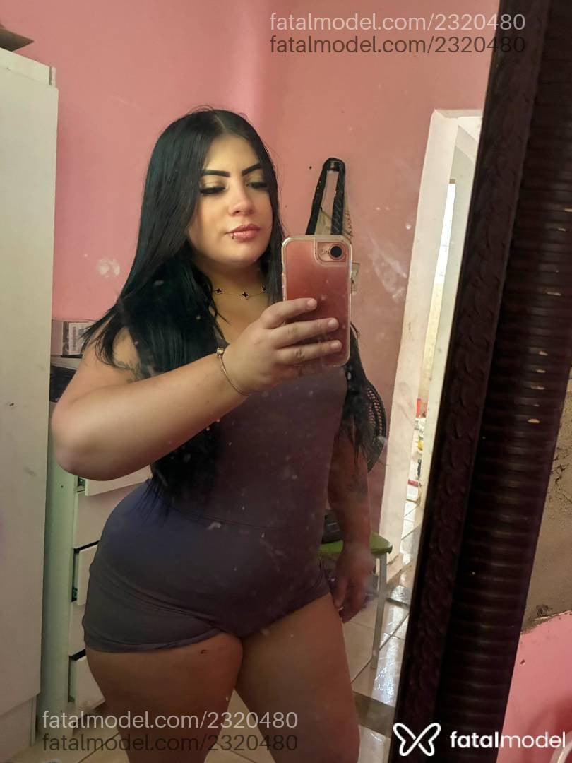 Acompanhante mulher morena (o) de olhos pretos - Carla Ferrari