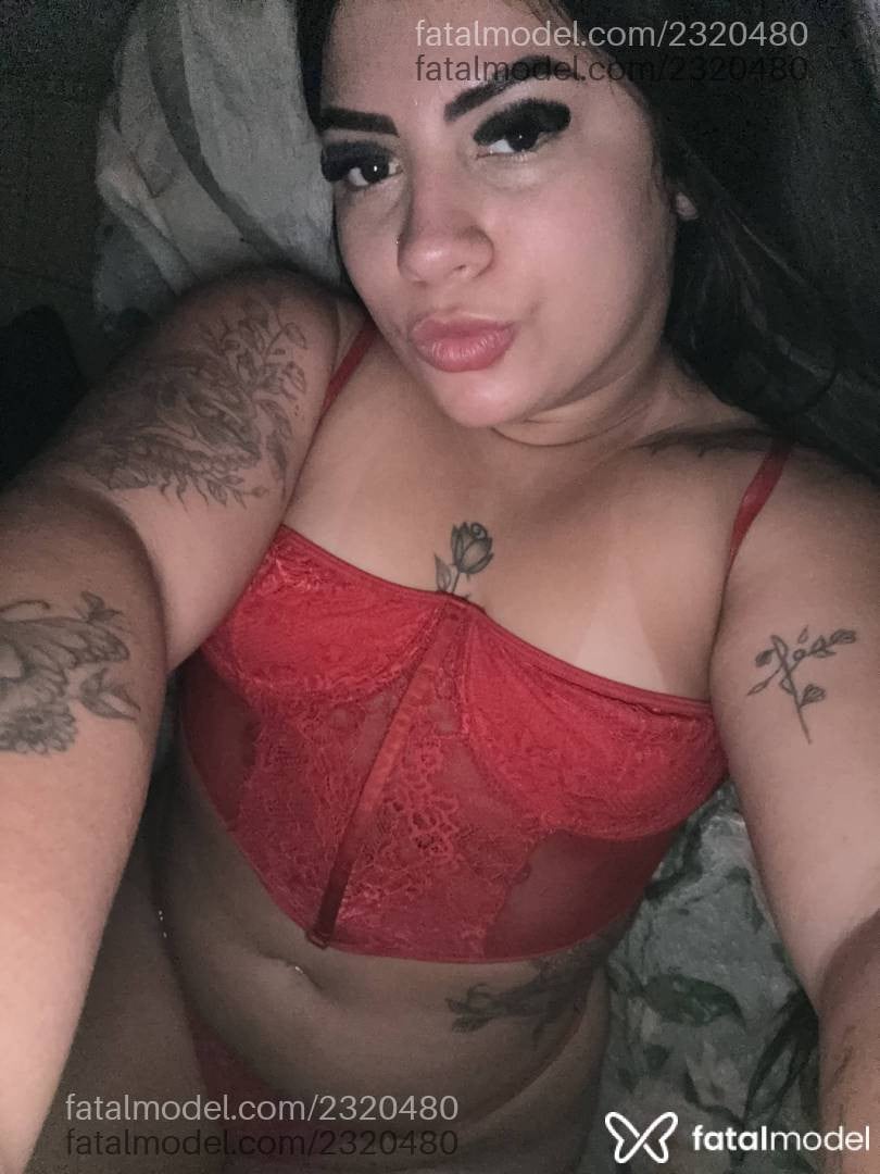 Acompanhante mulher morena (o) de olhos pretos - Carla Ferrari