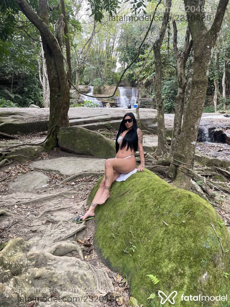 Acompanhante mulher morena (o) de olhos castanhos - Lunar