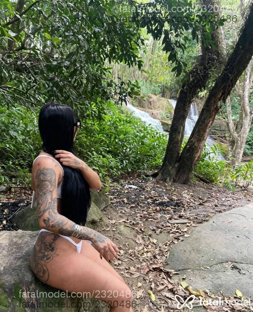 Acompanhante mulher morena (o) de olhos castanhos - Lunar