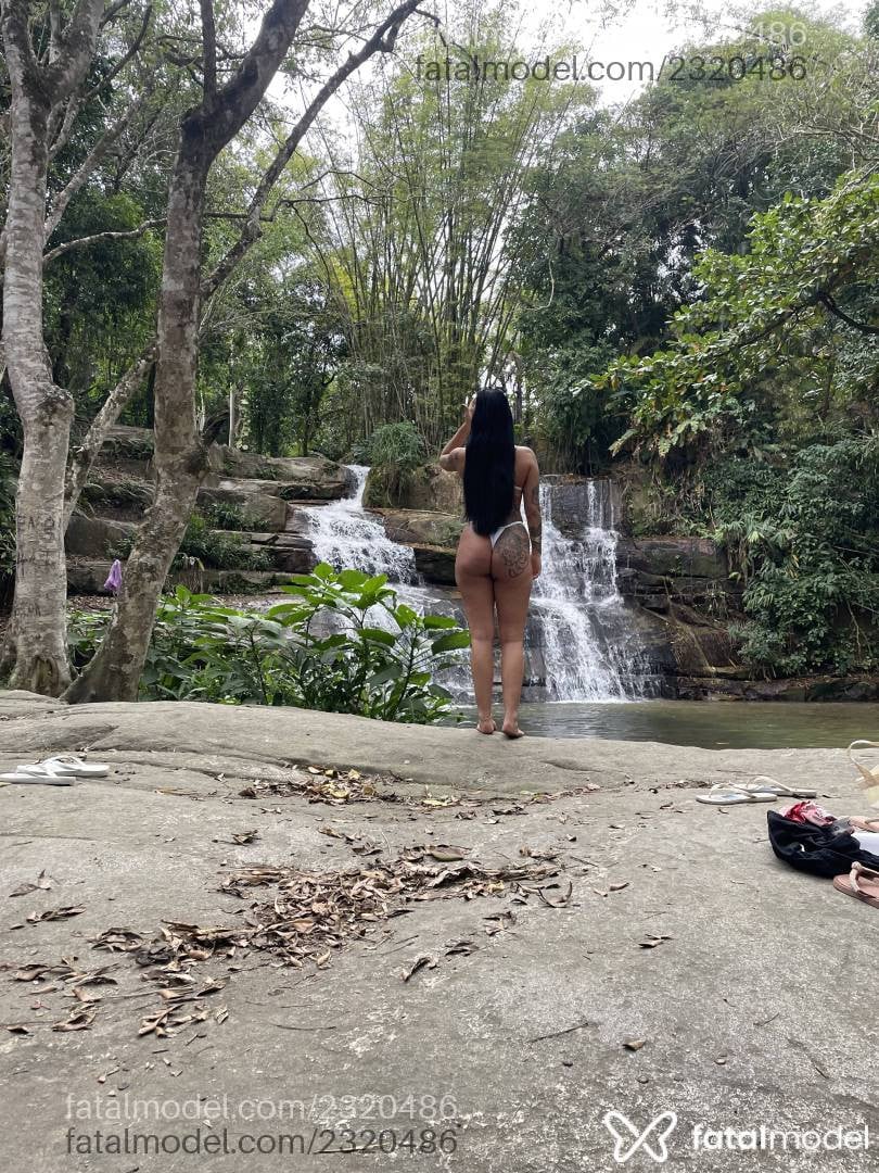Acompanhante mulher morena (o) de olhos castanhos - Lunar