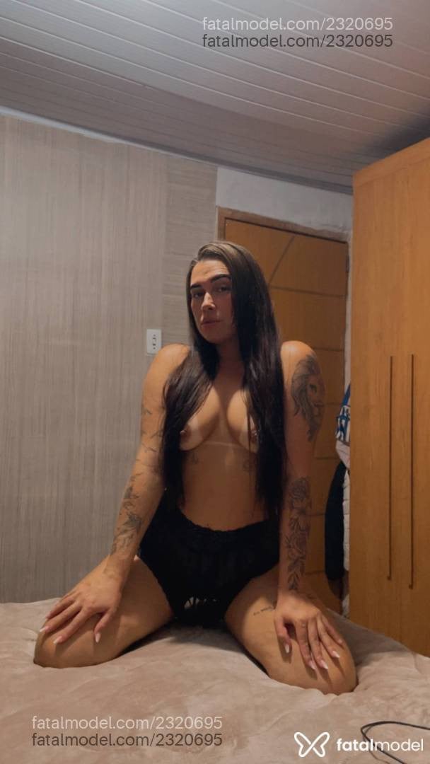 Acompanhante mulher morena (o) de olhos verdes - Lua