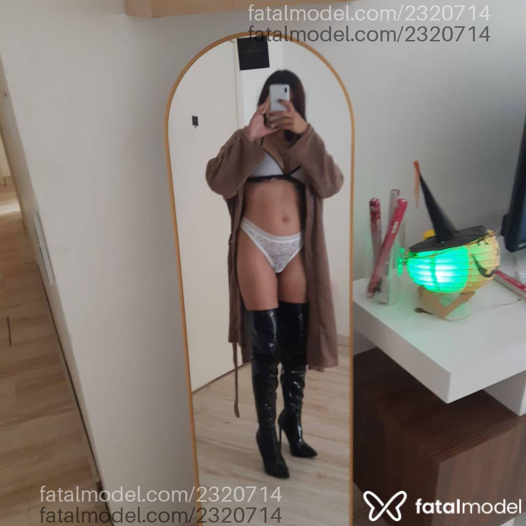 Acompanhante mulher morena (o) de olhos castanhos - Rafaela Acompanhante mulher morena (o) de olhos castanhos - Rafaela