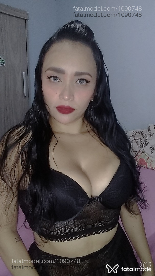 Acompanhante mulher morena (o) de olhos pretos em Virtual Acompanhante mulher morena (o) de olhos pretos em Virtual - Emily fontinely