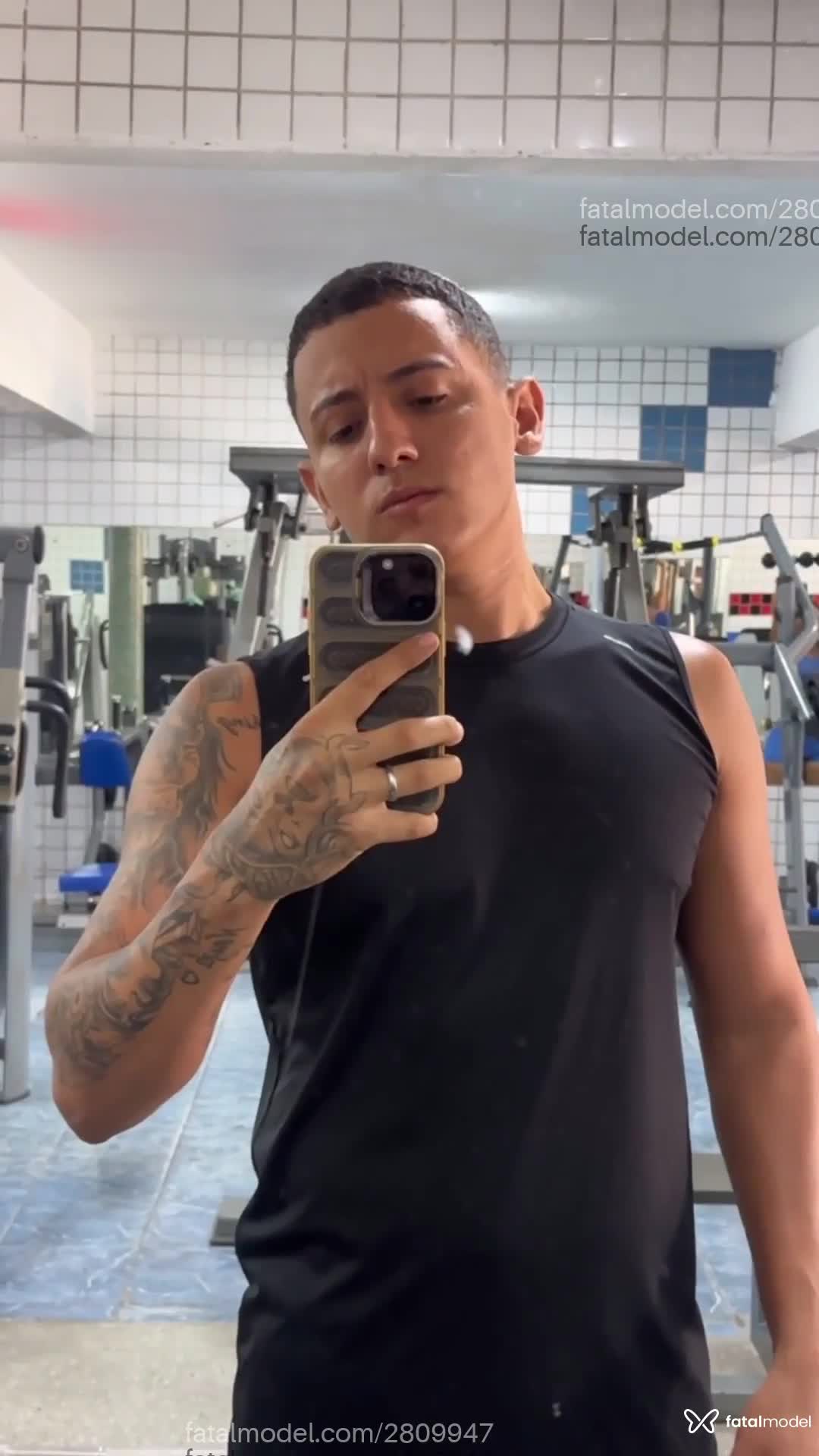 Acompanhante homem com cabelo castanho de olhos castanhos - Dantas Acompanhante homem com cabelo castanho de olhos castanhos - Dantas