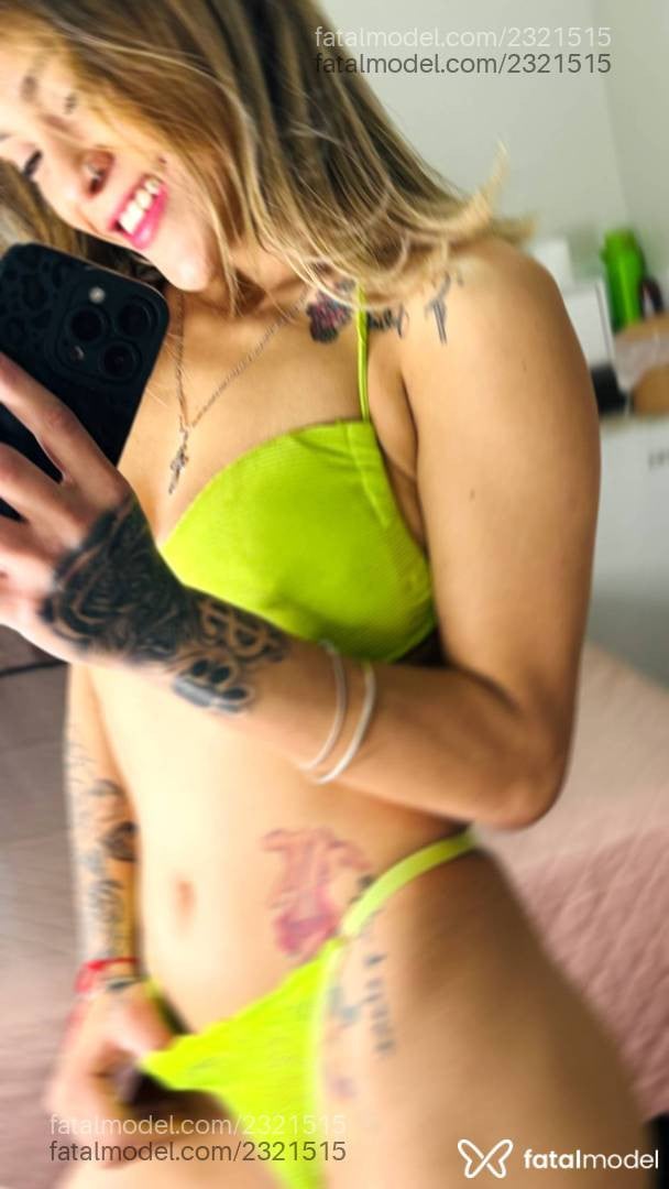 Acompanhante mulher loira (o) de olhos castanhos - Kim