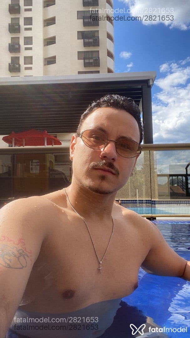 Acompanhante homem com cabelo castanho de olhos castanhos - Gabriel Acompanhante homem com cabelo castanho de olhos castanhos - Gabriel
