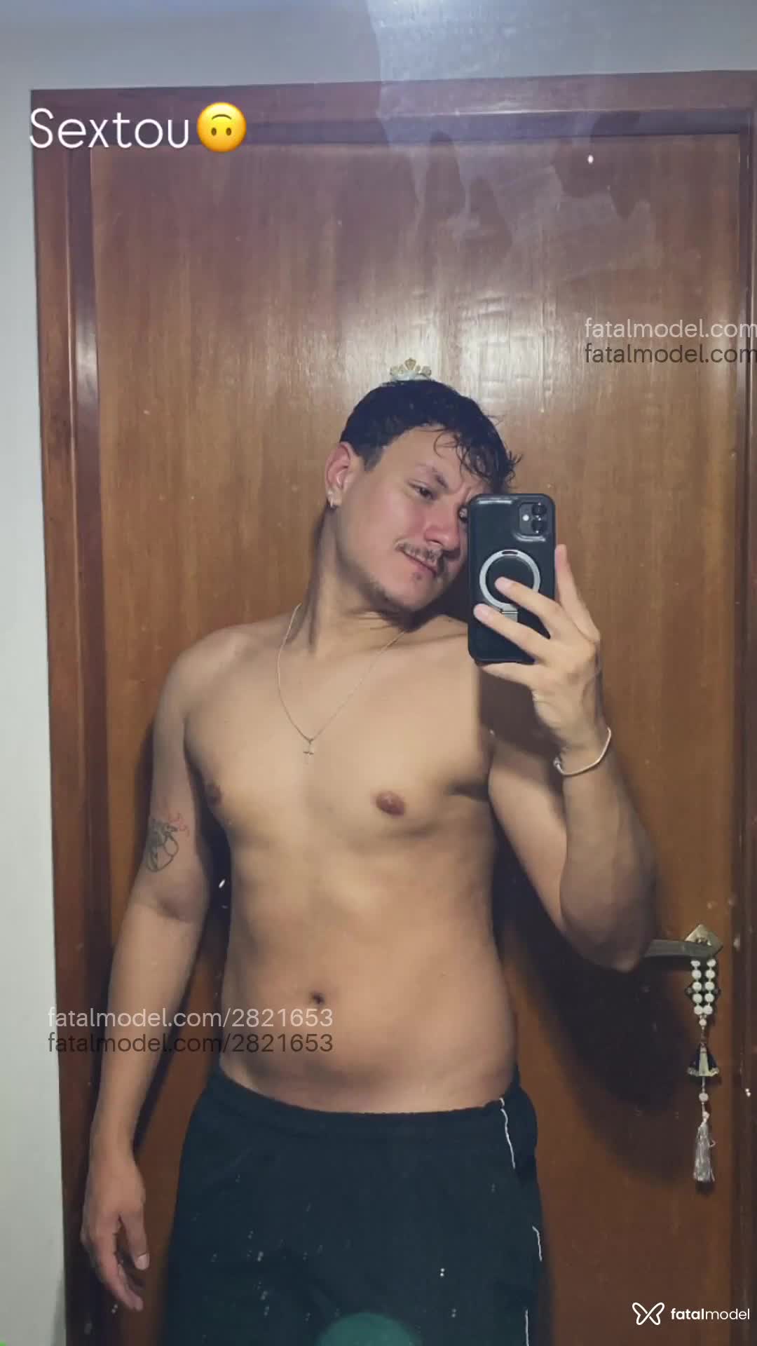 Acompanhante homem com cabelo castanho de olhos castanhos - Gabriel Acompanhante homem com cabelo castanho de olhos castanhos - Gabriel