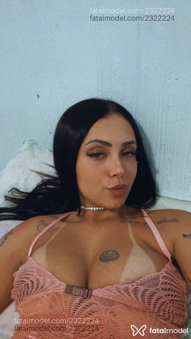 Acompanhante mulher morena (o) de olhos verdes - Mavie