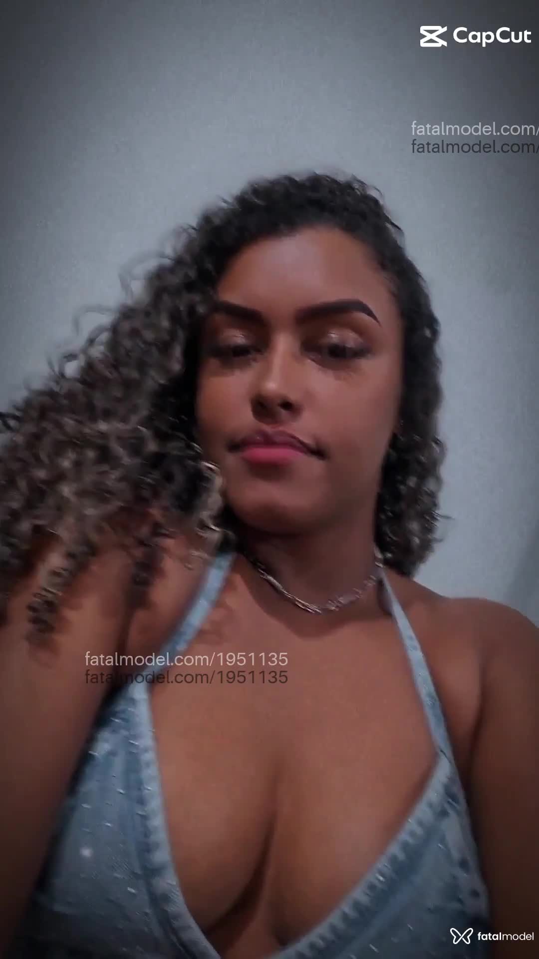 Acompanhante mulher loira (o) de olhos castanhos em Macaé - Preta Rara