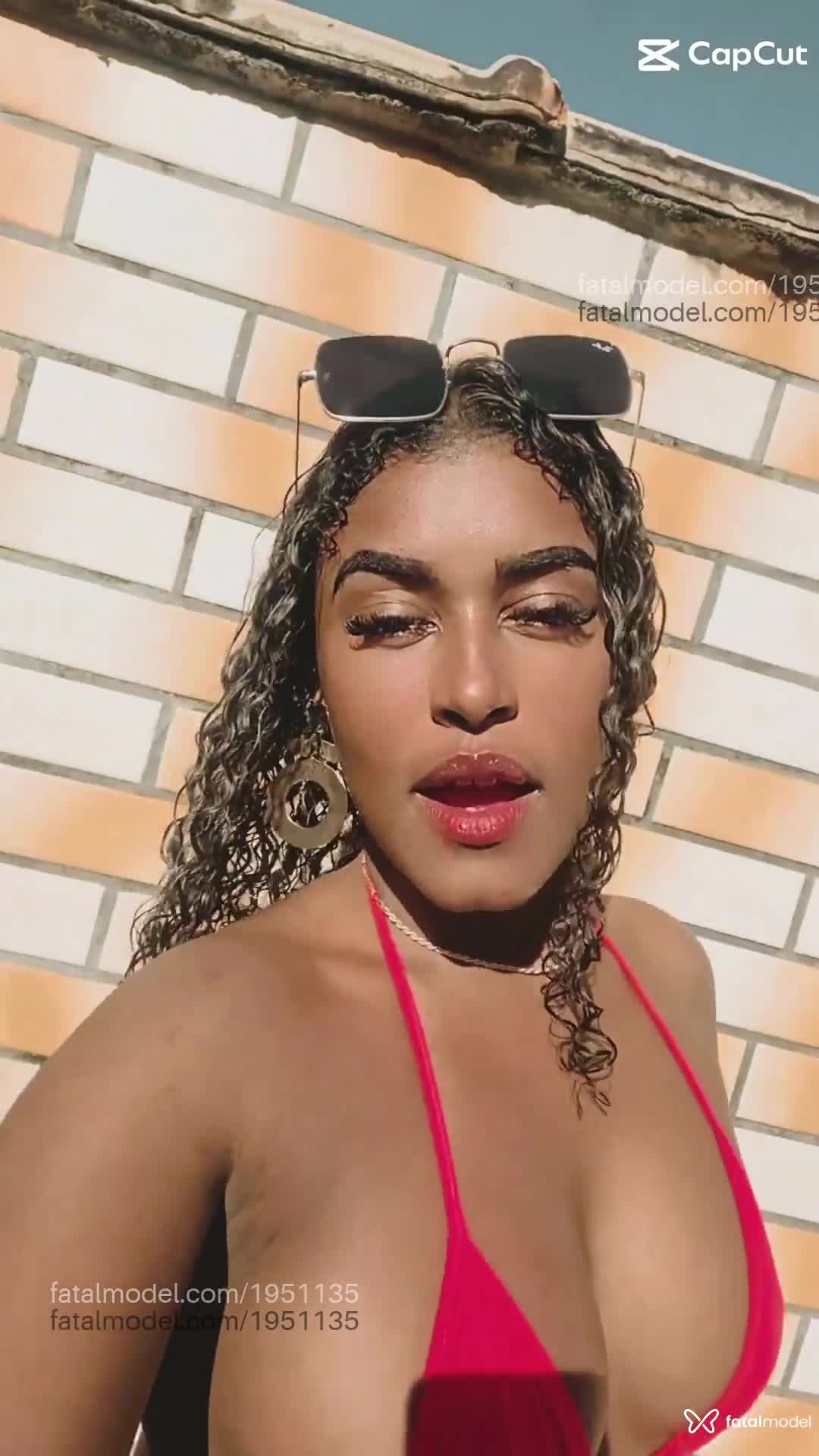 Acompanhante mulher loira (o) de olhos castanhos em Macaé - Preta Rara