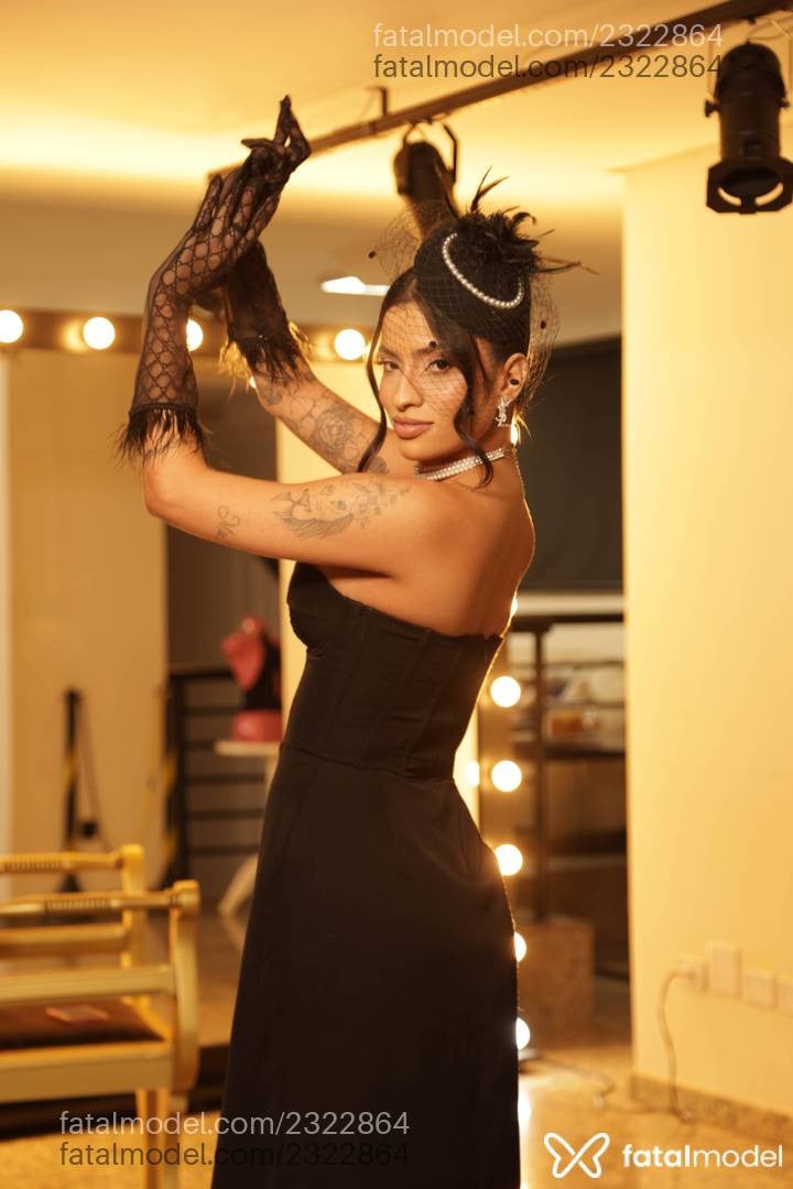 Acompanhante mulher morena (o) de olhos pretos - Anna Sol