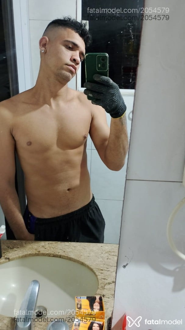 Acompanhante homem com cabelo colorido de olhos castanhos em Rio de Janeiro - Gabriel