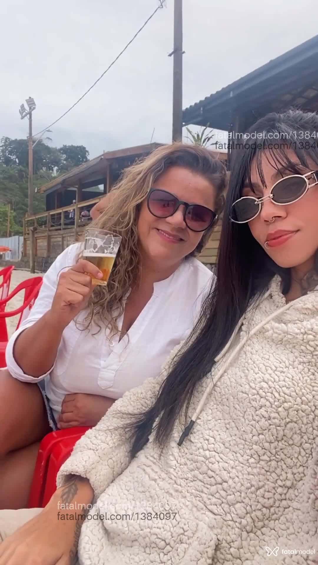 Acompanhante mulher com cabelo castanho de olhos castanhos em Ouro Fino Acompanhante mulher com cabelo castanho de olhos castanhos em Ouro Fino - Índianara