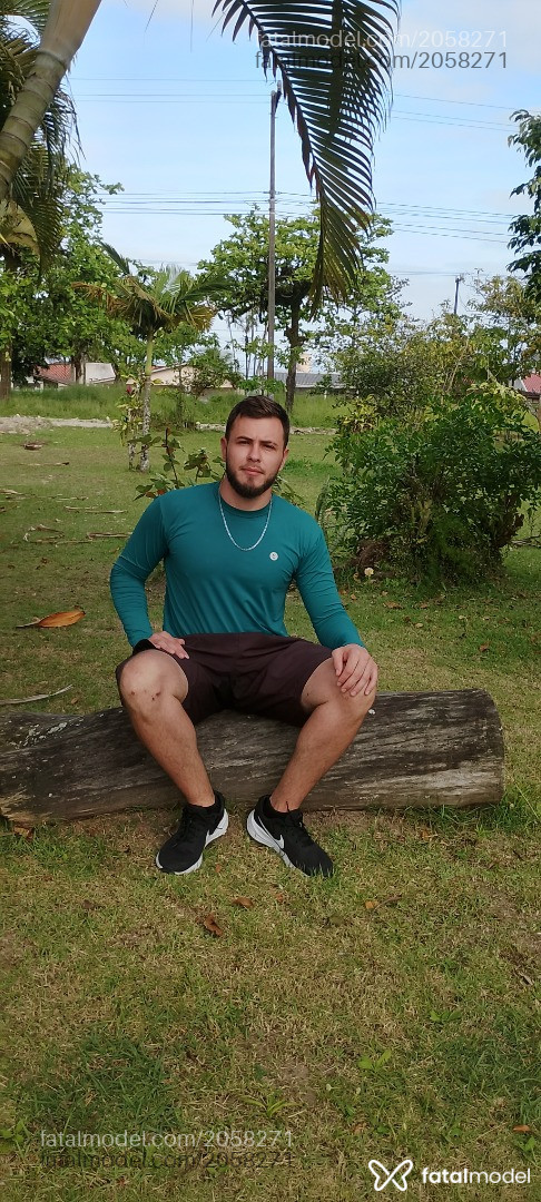 Acompanhante homem com cabelo castanho de olhos verdes em Virtual - Honah