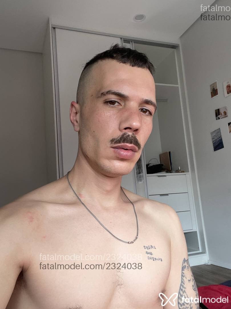 Acompanhante homem morena (o) de olhos castanhos em São Paulo - Português Tesudo