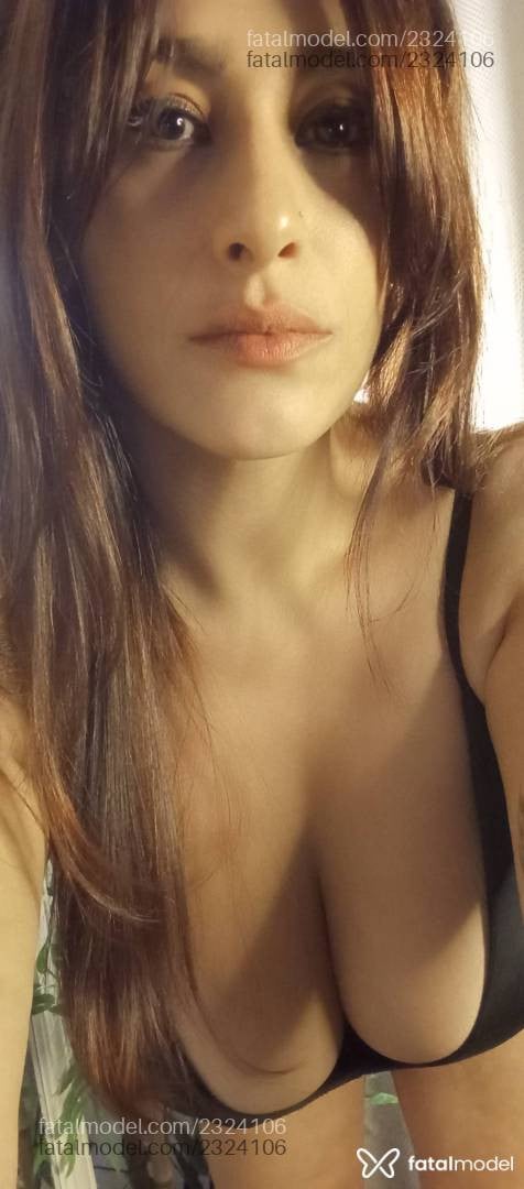 Acompanhante mulher com cabelo castanho de olhos castanhos em Sorocaba Acompanhante mulher com cabelo castanho de olhos castanhos em Sorocaba - Rebecca
